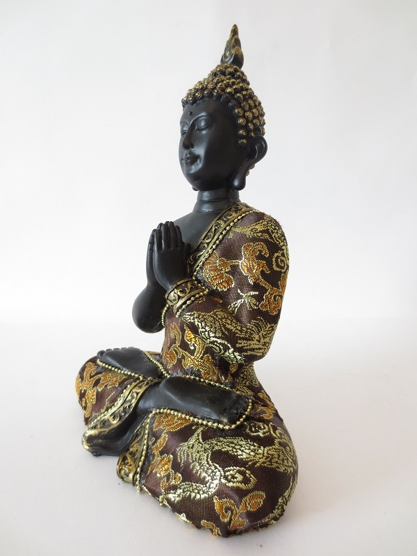 Boeddhabeeld – Biddende Boeddha Thailand – Goud Zwart – Kleding Zachte Stof – 22 cm biddende boeddha