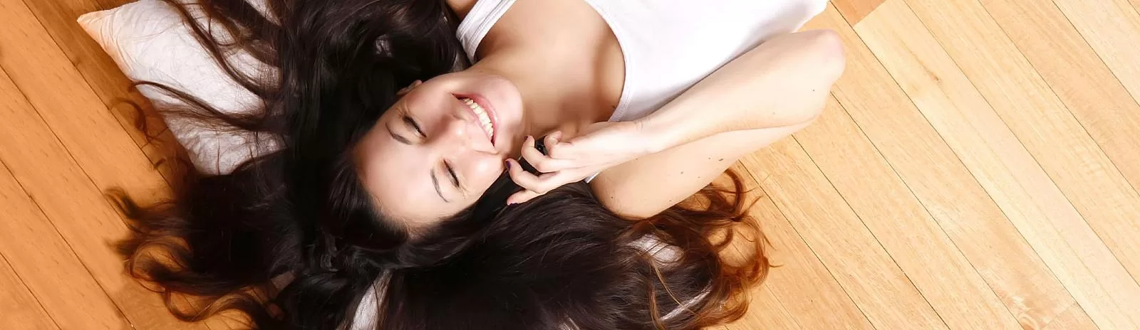 Kruidenthee of een warmwaterkruik: op natuurlijke wijze de pijn in je maag verlichten