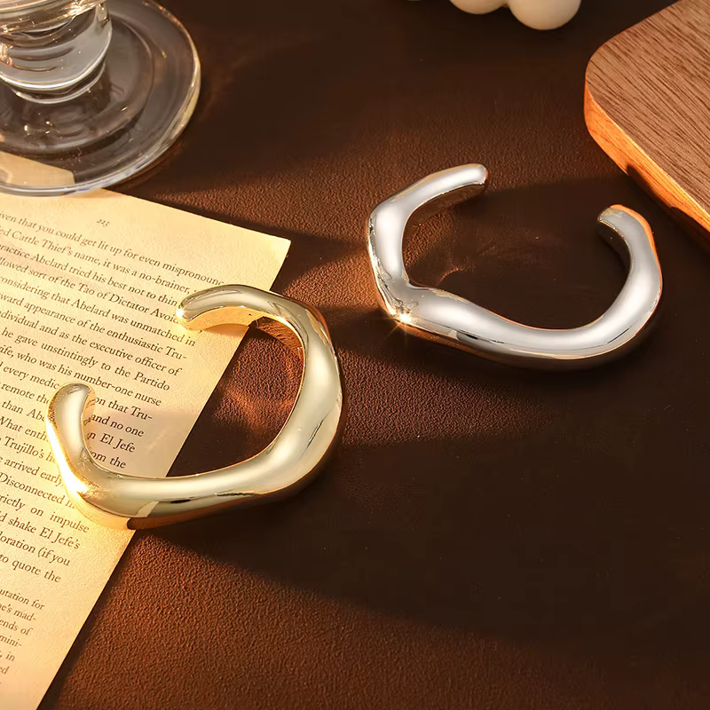 BUDDHY armband – bangle armband zilverkleurig – kunststof armband BUDDHY armband - bangle armband zilverkleurig - kunststof - Afbeelding 2