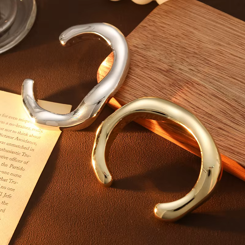 BUDDHY armband – bangle armband zilverkleurig – kunststof armband BUDDHY armband - bangle armband zilverkleurig - kunststof - Afbeelding 3