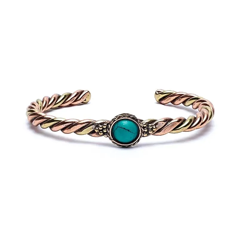 gedraaide armband – goudkleurig – messing met turquoise kleurige steen armband gedraaide armband - goudkleurig - messing met turquoise kleurige steen